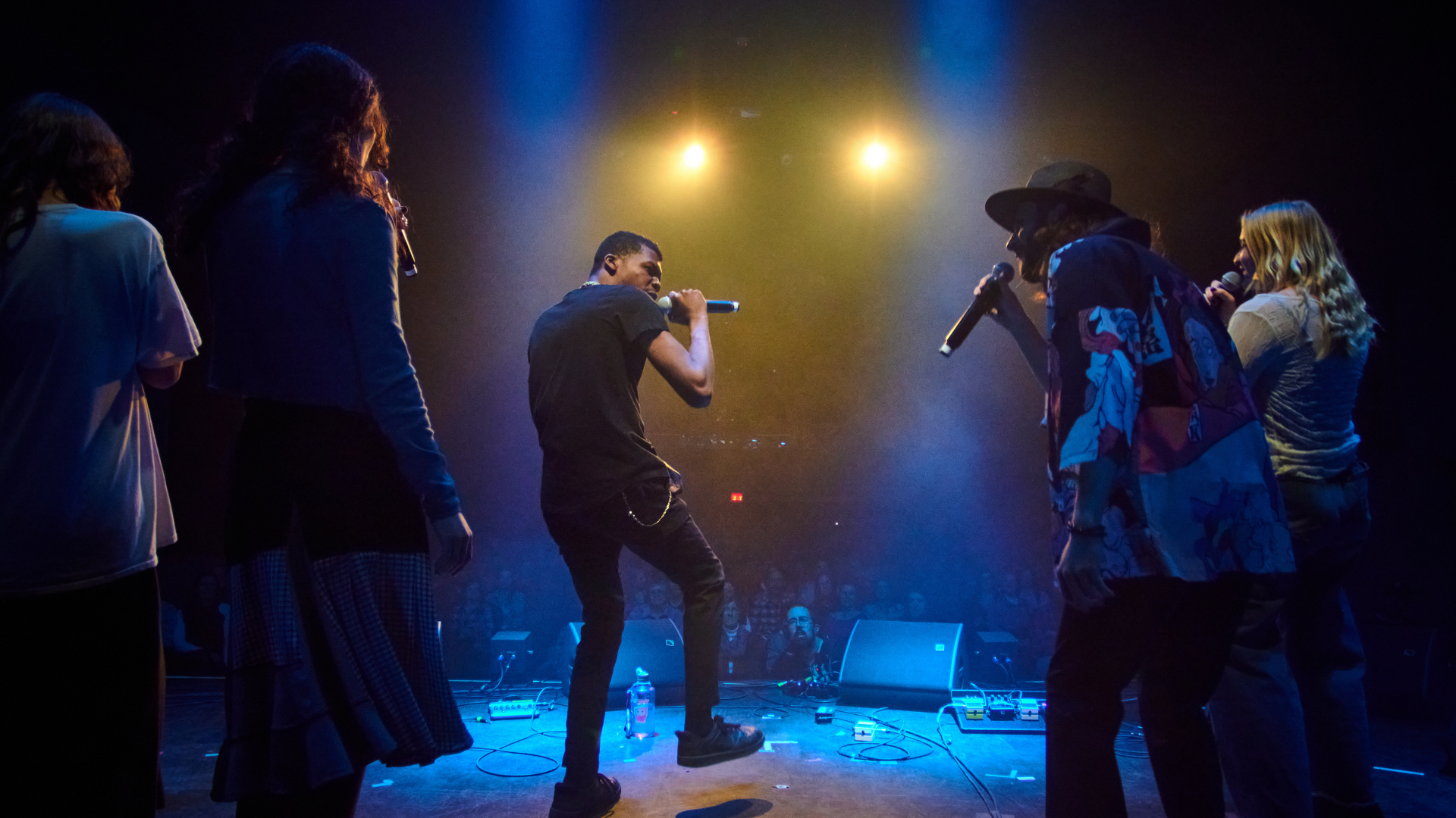 Les finissants de l'École nationale de la chanson en spectacle au Théâtre Petit Champlain.